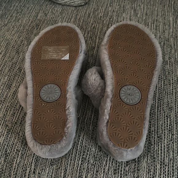 Ugg slippers - Picture 2 of 3